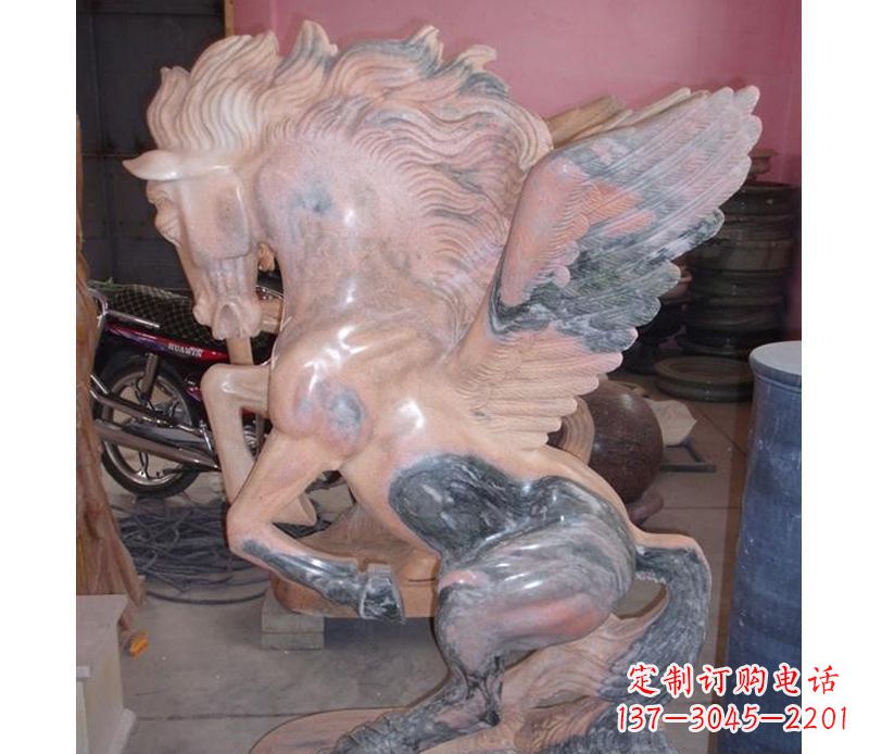 长春晚霞红奔马石雕