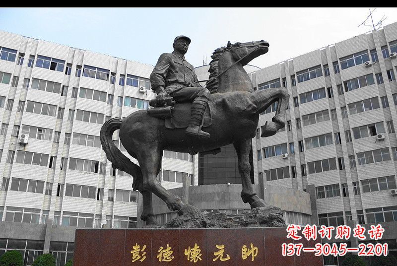 长春伟人彭德怀元帅铜雕