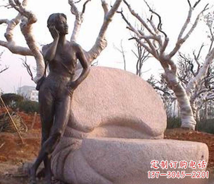 长春现代女人打电话铜雕