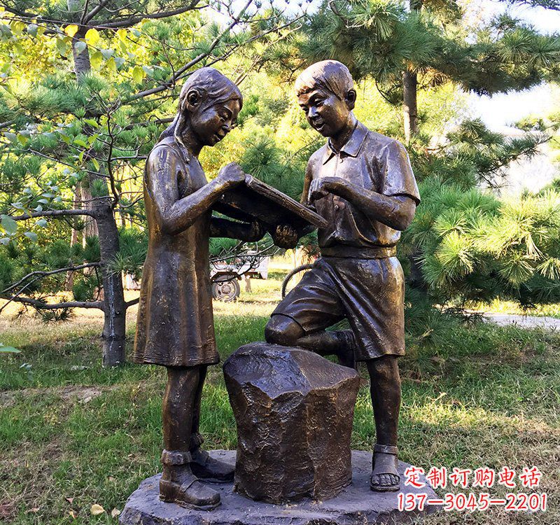 长春校园读书的学生铜雕