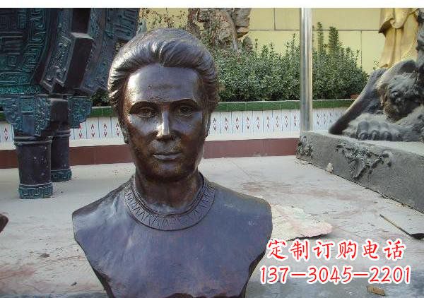 长春校园居里夫头像铜雕