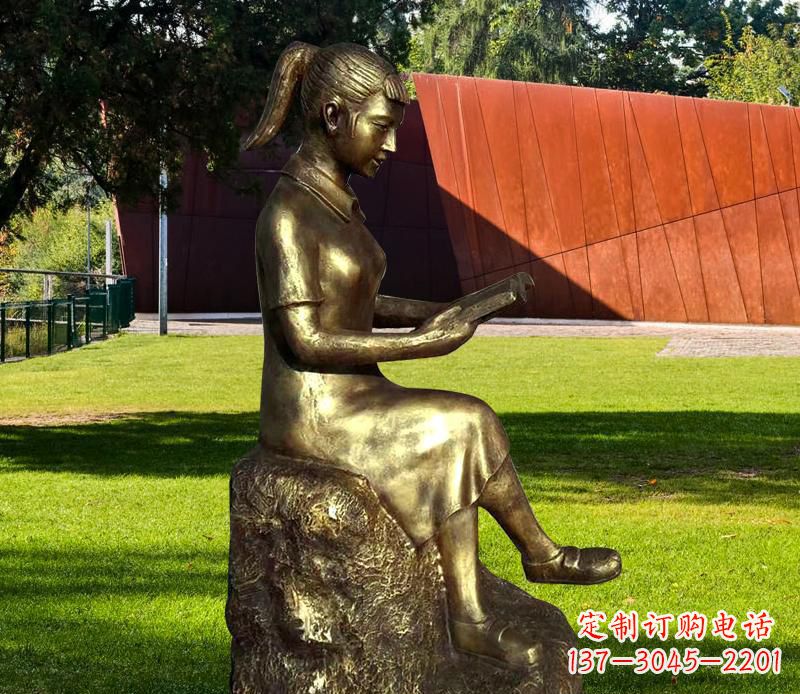 长春校园看书的女孩铜雕