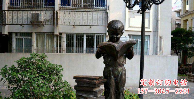 长春校园念书的小男孩景观铜雕