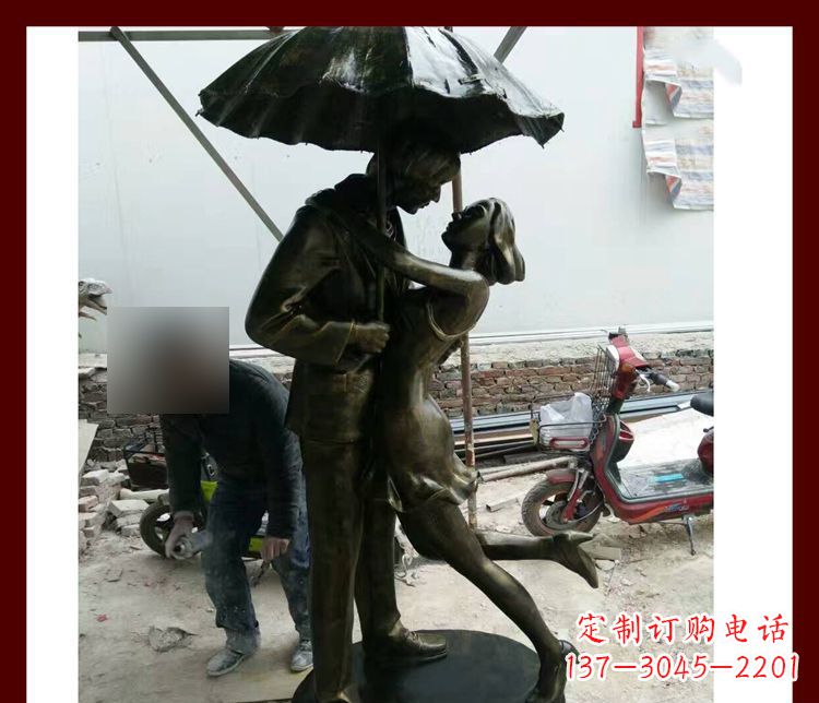 长春雨伞下拥抱的情侣铜雕
