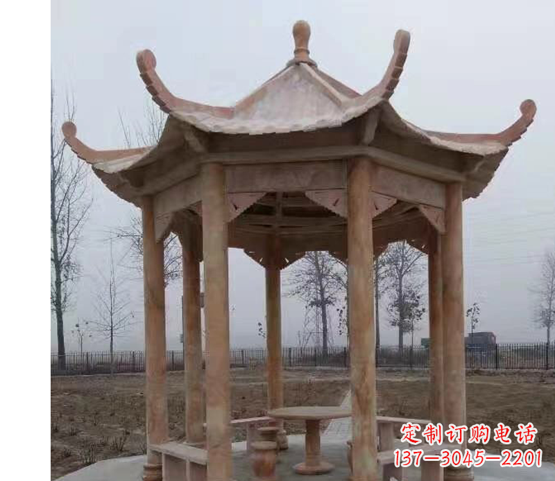 长春公园晚霞红八角石雕凉亭