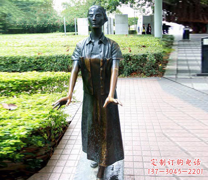长春走路的盲人女孩铜雕