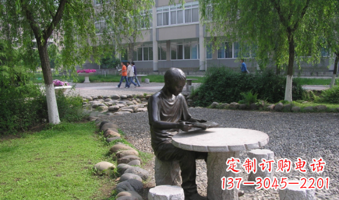 长春坐石桌凳看书的学生铜雕